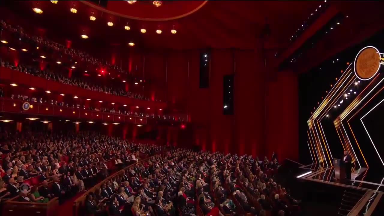 THE GREATEST HOST OF ALL TIME!!!😎🇺🇸😍😍😍