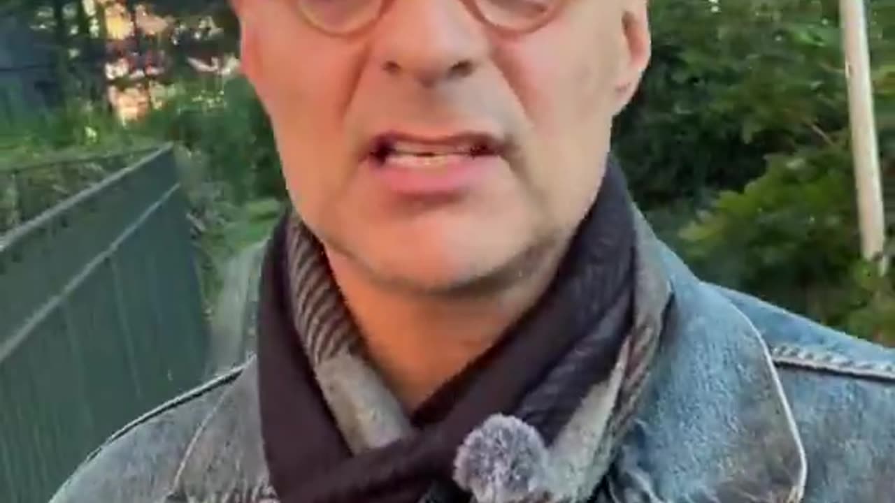 Blue-Haired Dude Figures Out That the No Kings Protests Are Against Democracy