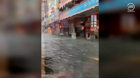 Black alarm! Hong Kong is flooded! Tropical storm Lionrock hit China