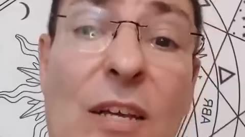 Carlos Harmitt, do canal Astrologia Sistêmica, prega o fuzilamento de Bolsonaro e sua família