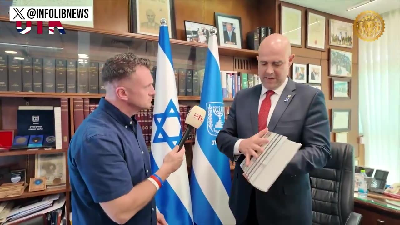 Watch Tommy Robinson getting slapped at 47 seconds