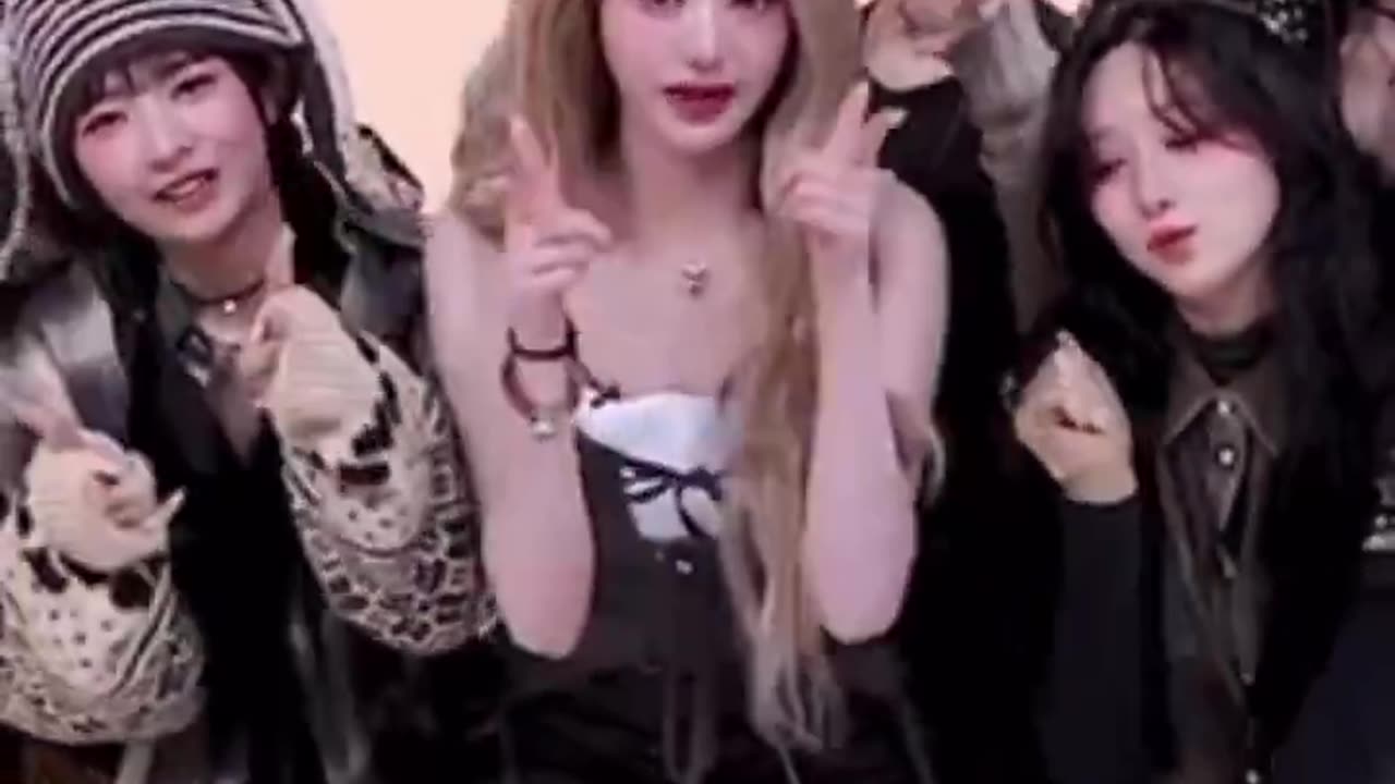 IVE Wonyoung Blonde 2025