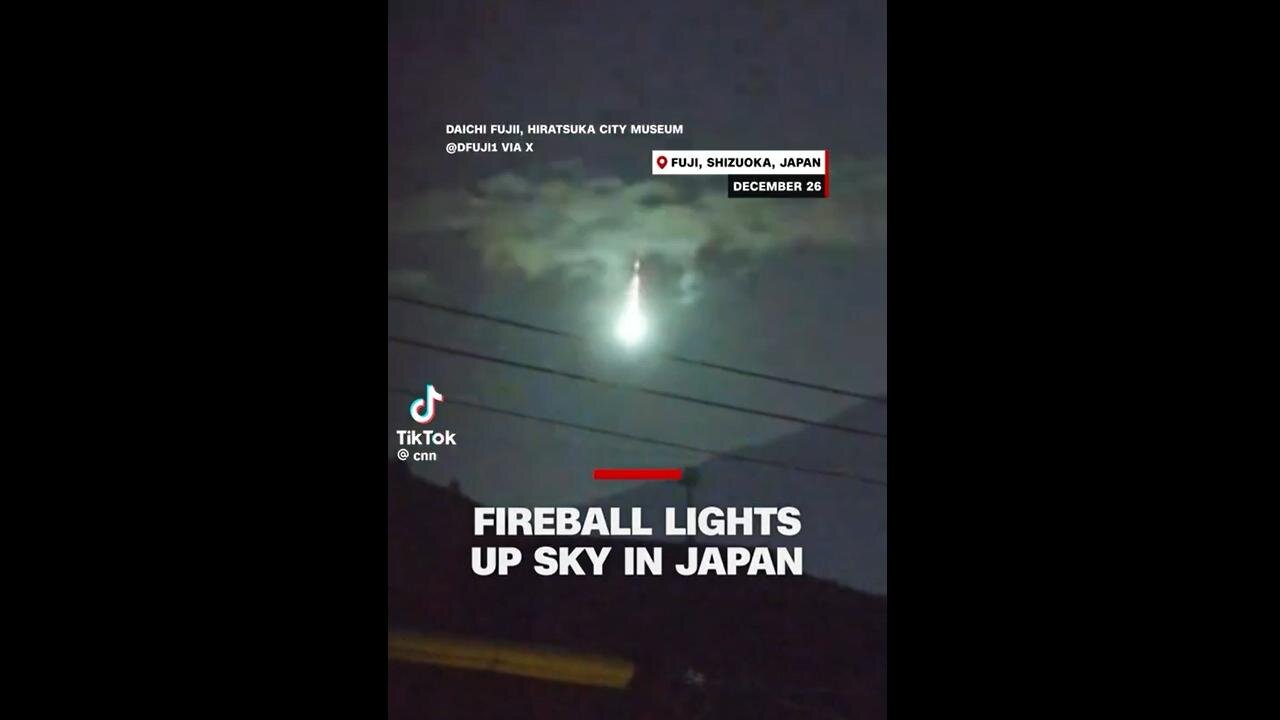 Meteor lights up sky over Japan's Mount Fuji
