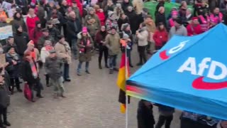 Left-wing fanatics surround and try to intimidate 10 AfD members who only