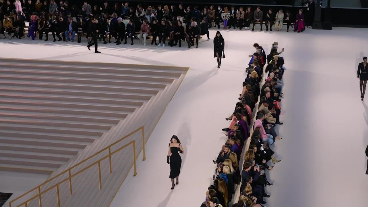 "Versace Fall-Winter 2023 | Iconic Fashion Show Highlights"