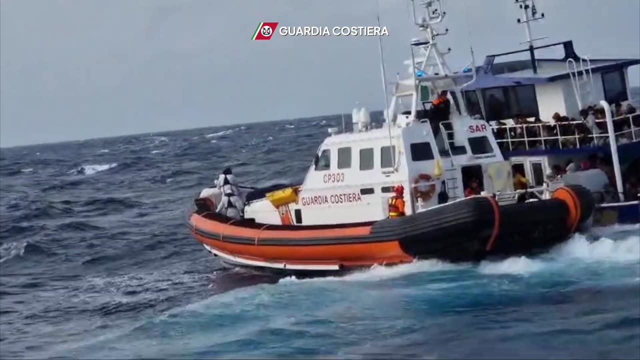 Isola Capo Rizzuto - Guardia costiera salva 130 migranti nel mare in tempesta (03.02.25)