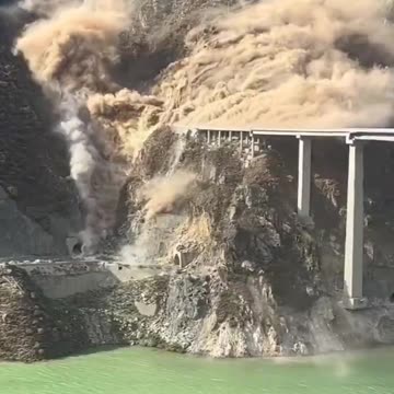 Hongqi bridge collapses in southwest China, months after opening.