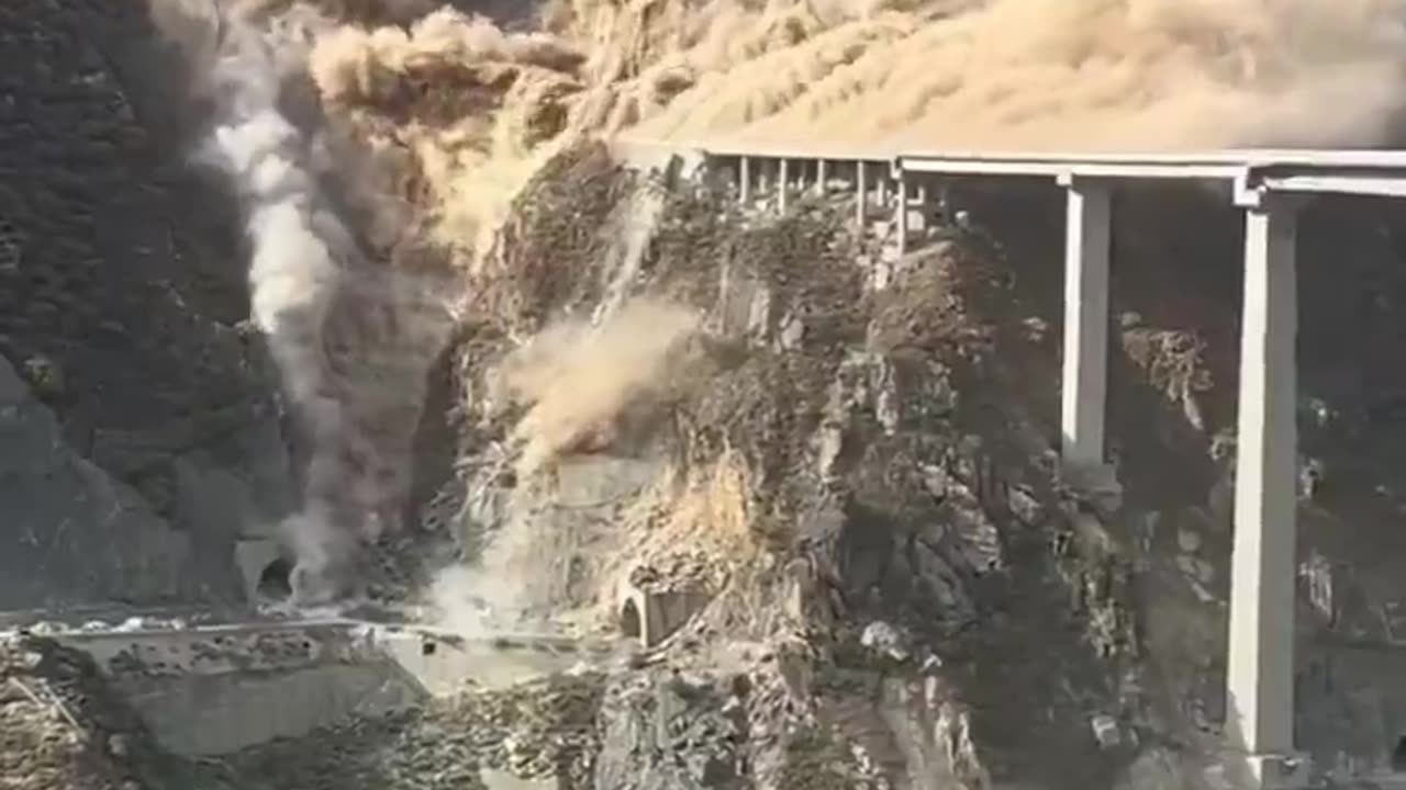 Hongqi bridge collapses in southwest China, months after opening.