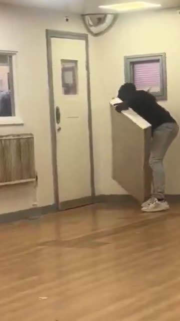 Africans destroy English hospital