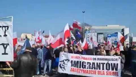 "Cała Polska śpiewa z nami, won za Odrę z migrantami" 😎