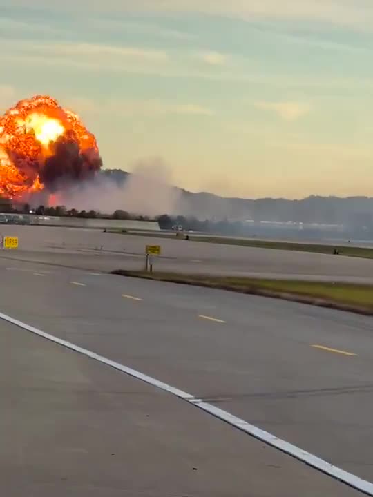 Video shows the moment UPS Cargo plane crashes in Louisville