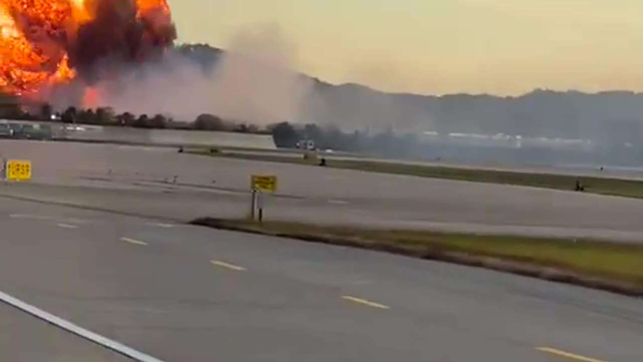 Video shows the moment UPS Cargo plane crashes in Louisville