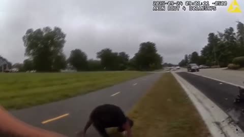 Dude rams a cop, then digs himself into a grave, how damn dumb is this low life? 