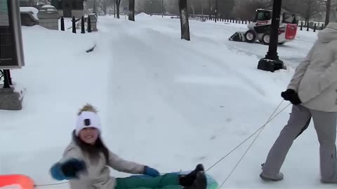 US storm leaves 1 million without power, 10,000 flights cancelled