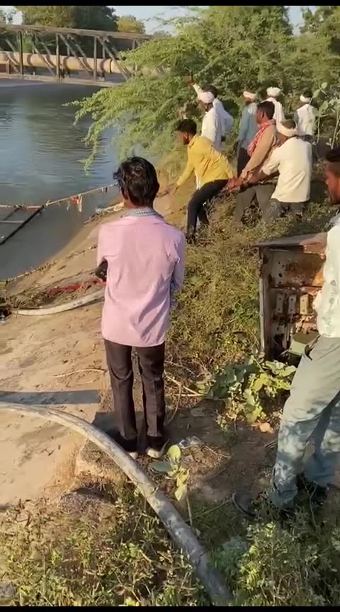 A man fell into the Narmada canal in Sanchore area. 😭😥😥