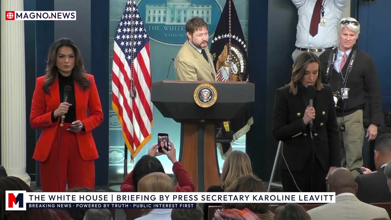 🇺🇸 Press Secretary Karoline Leavitt Educates Legacy Media Reporters at White House Briefing [LIVE]