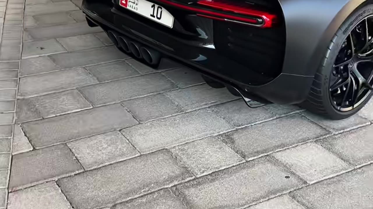 🤯💨 The Aston Martin Valkyrie Hypercar: A Masterpiece of Performance and Style | LuxurySportsCars