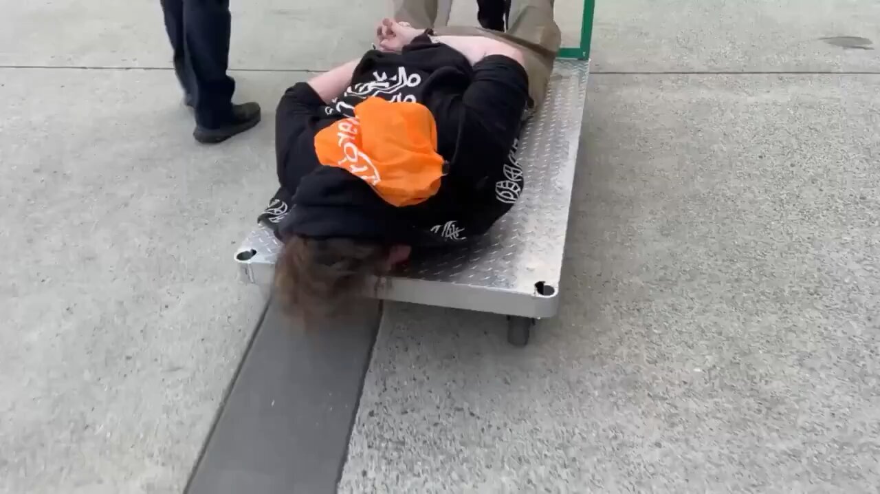 Portland AntiFA terrorist refuses to walk after being arrested. So they get a free ride