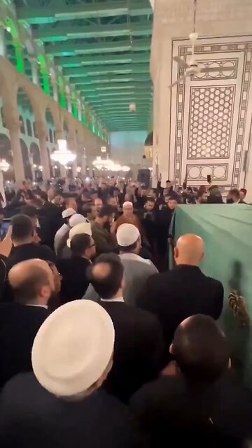 🇸🇾🇸🇦 From Saudi Arabia, with a crown