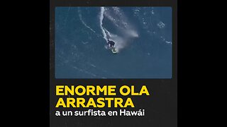 Surfista se enfrenta a ola de 8 metros en Hawái y sale ileso