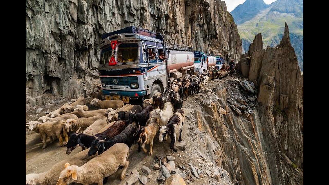 Dangerous roads of the world 🌎