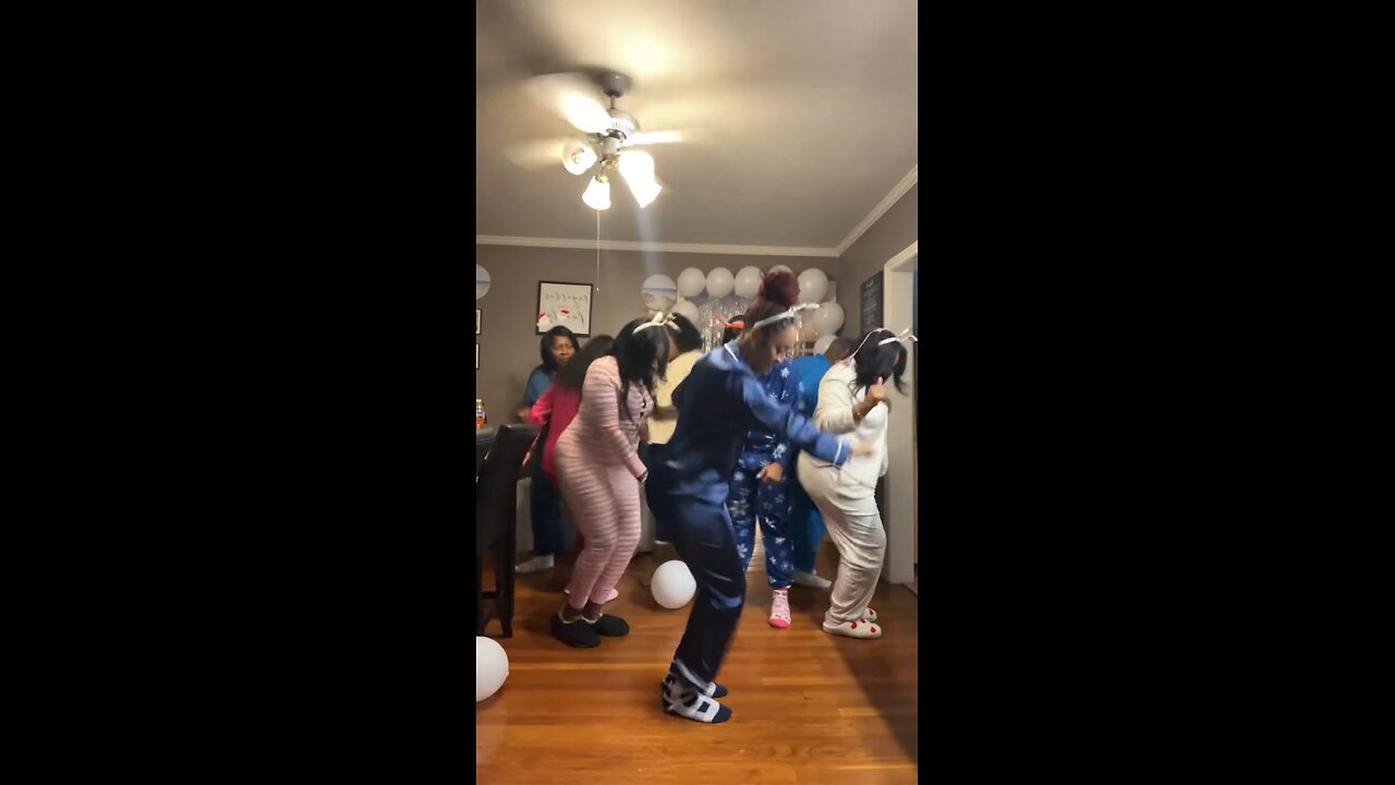 Jojo #scootchallenge something about the holy ghost 💃🏾💃🏾💃🏾💃🏾 #quartet