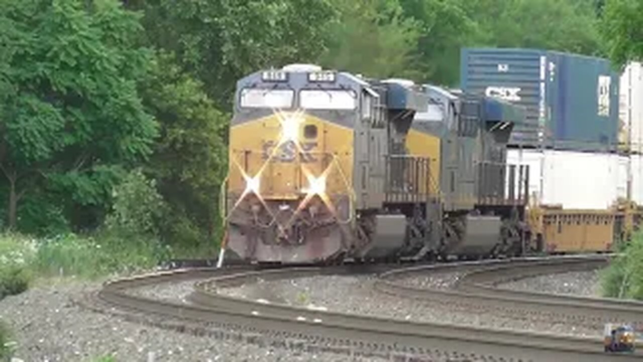 CSX I010 Intermodal Train Greenwich Ohio 949 & 3162 Locomotives
