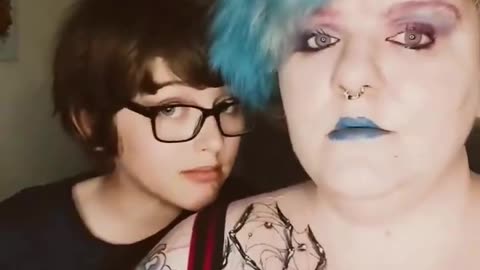 Blue-haired mom teaches her "trans kid" to use violence if "misgendered"