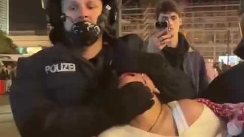 German police violently arrest peaceful demonstrator for taking part in pro-Palestine rally