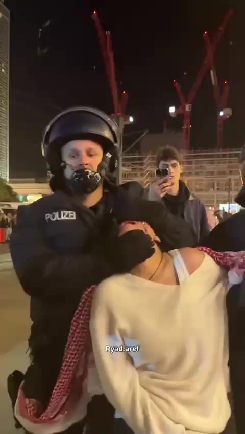 German police violently arrest peaceful demonstrator for taking part in pro-Palestine rally