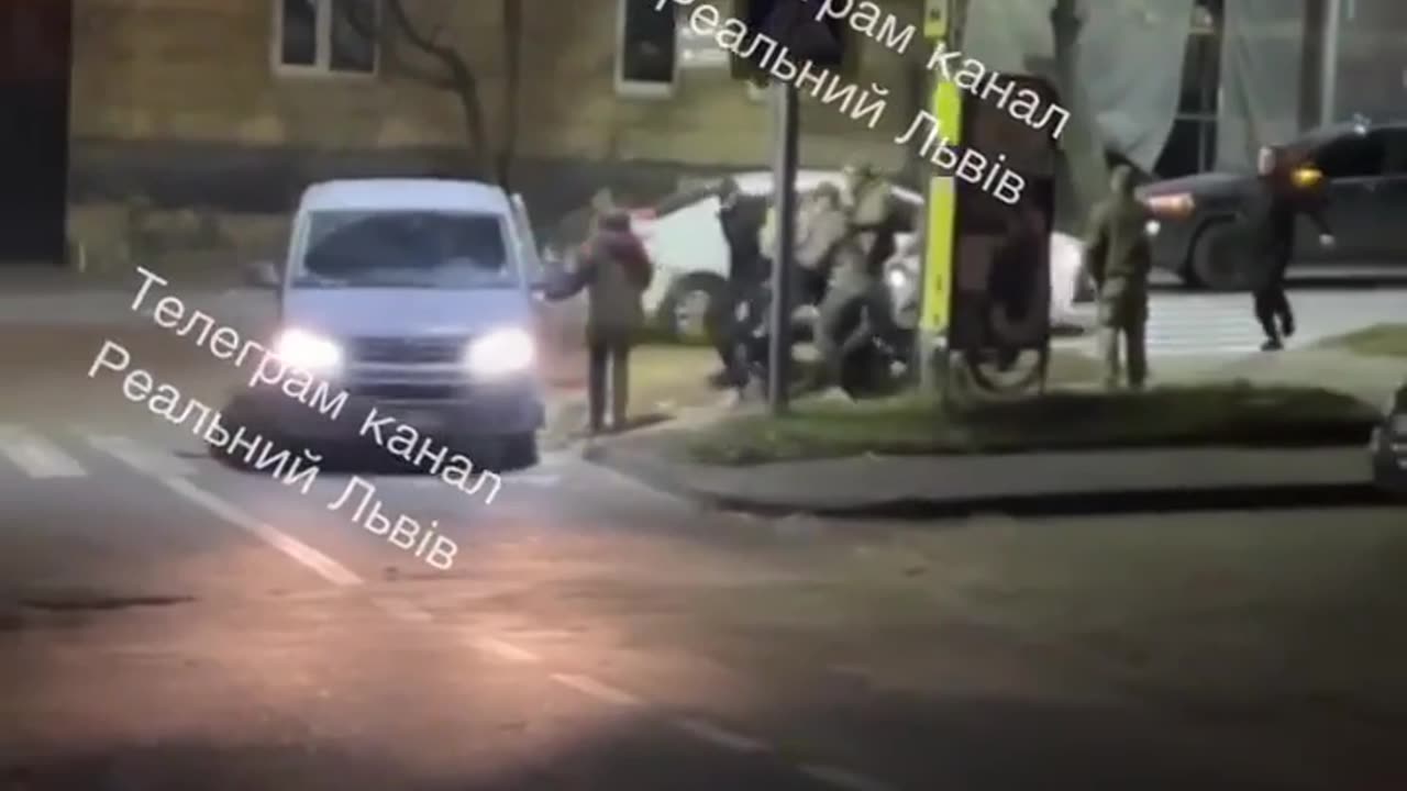 🚚📦 Ukraine Russia War | Busification of a Glovo Courier in Lviv | RCF