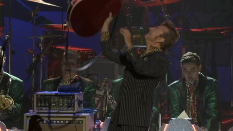 Rockin' Around the Christmas Tree (Brenda Lee cover) - The Brian Setzer Orchestra (live)