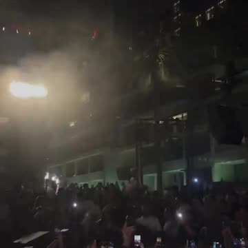 Carl Cox rocking the DUBAI crowd with HORATIO - DIVERTIR at Pacha ICONS.