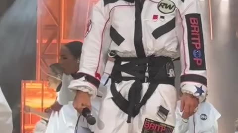 Walk London, UK On A Real-Life Robbie Williams Photowalk With Jimmy James