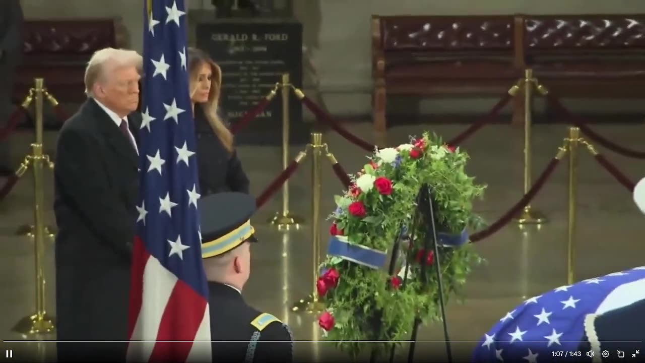 Tổng thống Donald J. Trump và Đệ nhất phu nhân Melania Trump bày tỏ lòng thành kính vớI Jimmy Carter