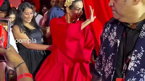 it takes a village. where’s the lie. malaika wraps up after her rampwalk.