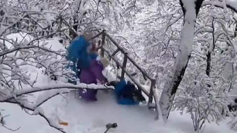 “Epic Slide: Guy Falls and Slides All the Way Down the Icy Slope!” ❄️😆