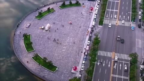 Autopista surrealista sobre un lago en China