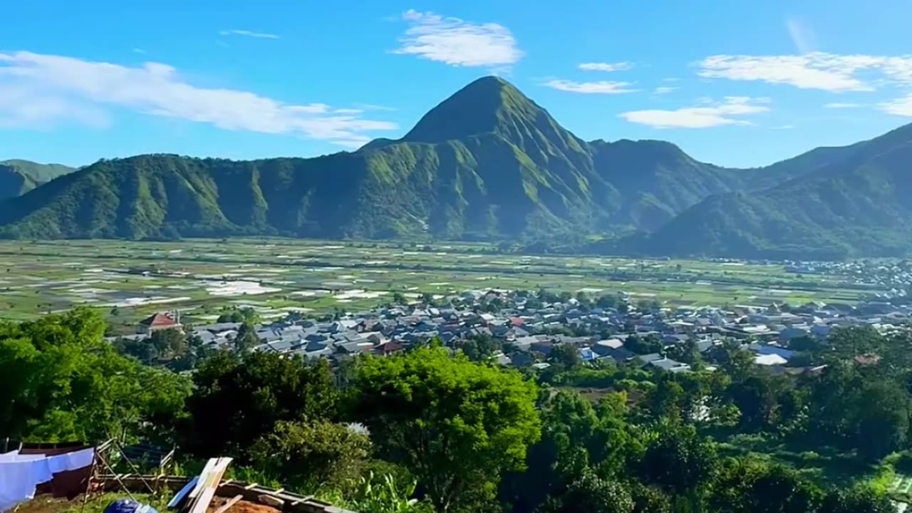 🏝️🌺 Experiencing Luxury in an Indonesian Villa! 🌿🌅