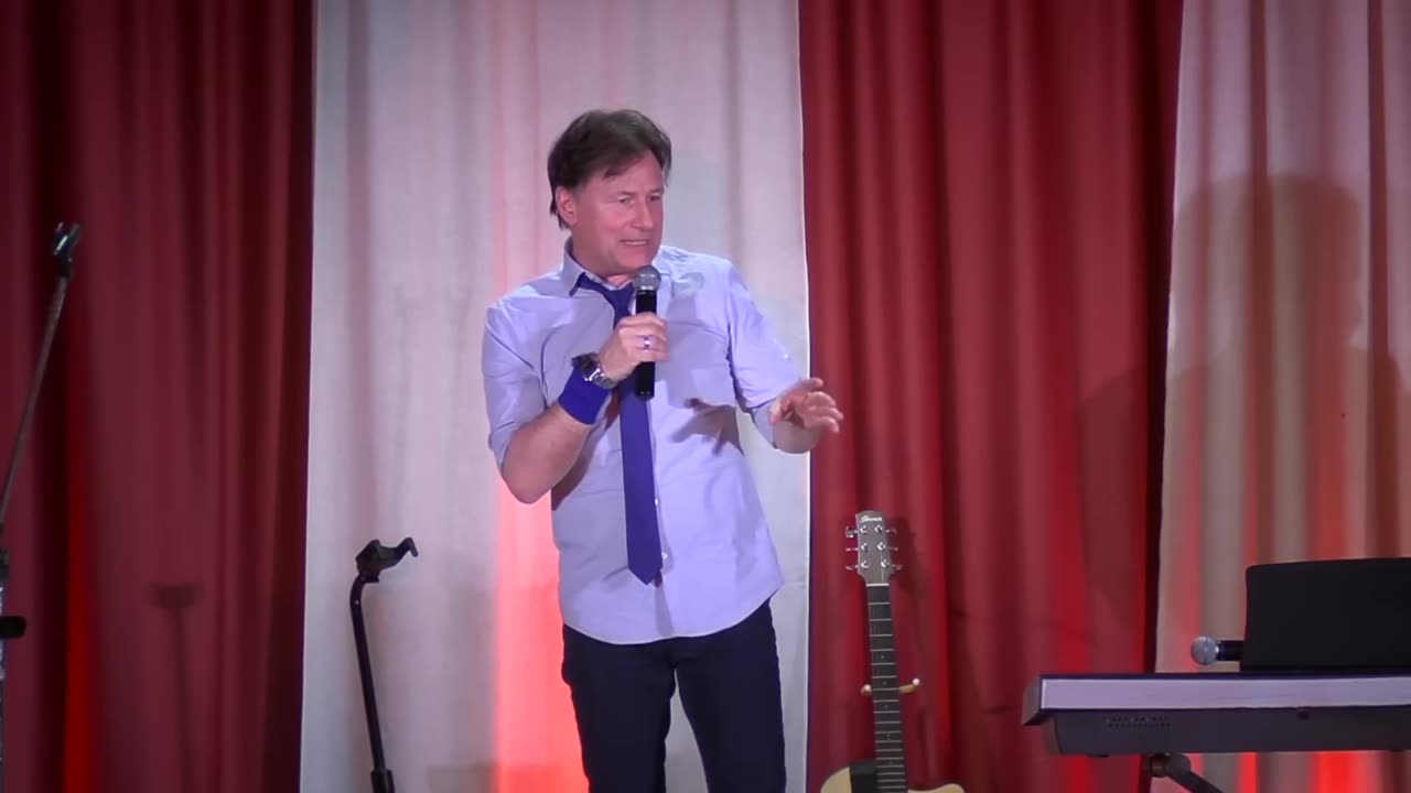 Comedian mit Liebeserklärung an Gottschalk und Bardot, Publikum tobt!