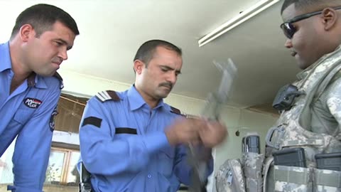 Military Police Reveiwing Skills with Iraqi Police