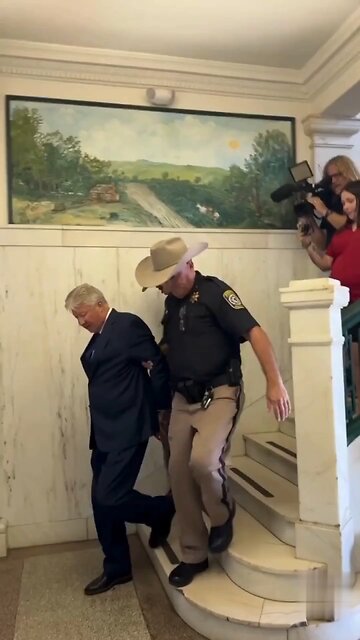 😨 Jeffrey Epstein wasn’t the only pedophile close to Trump