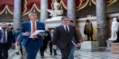 Flight Delays Loom in Shutdown as Controllers Go Without Pay