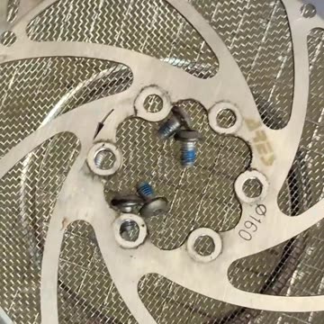 How to clean a brake disc so your bicycle brakes really well