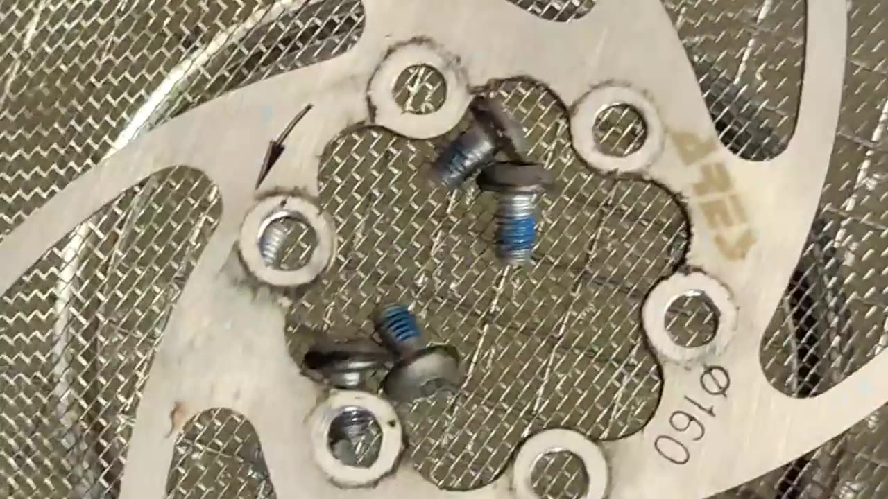 How to clean a brake disc so your bicycle brakes really well