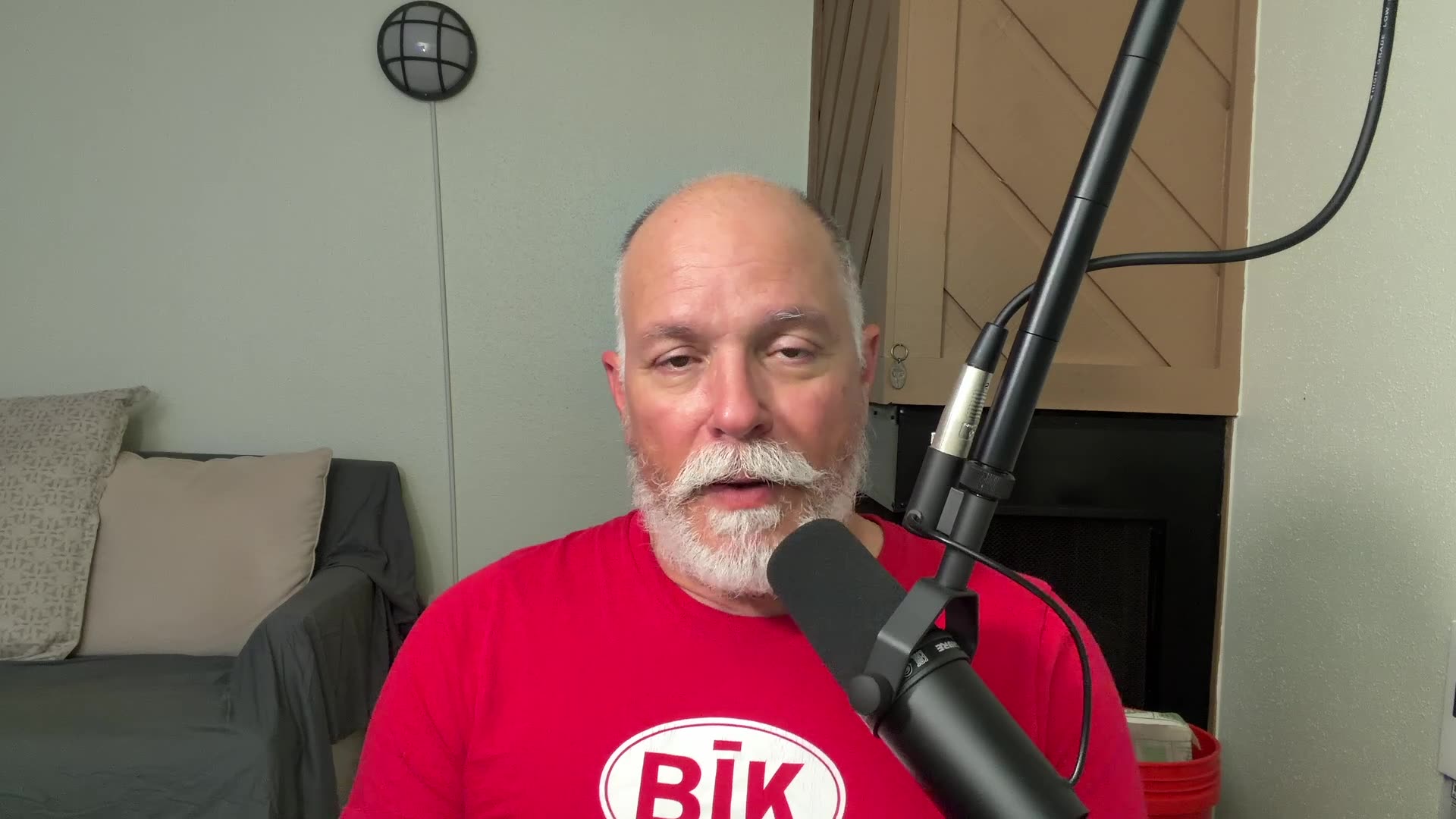 APPROPRIATOR OF IBERIAN SYMBOLS POLACO HEGSETH BULLYING USA GENERALS