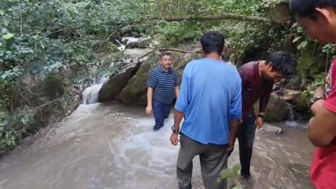 Honduras: Pastor Luis water baptising the Tolupan. Video is 6.5 minutes.