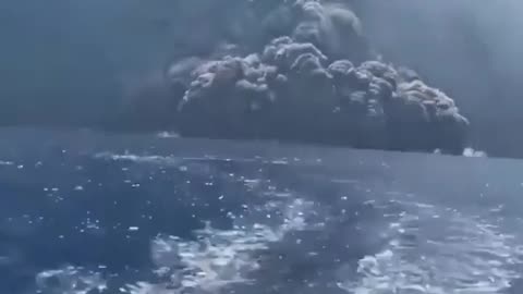 😮🌋 Incredible Footage of Mount Stromboli Erupting! | FeedMyCuriosity