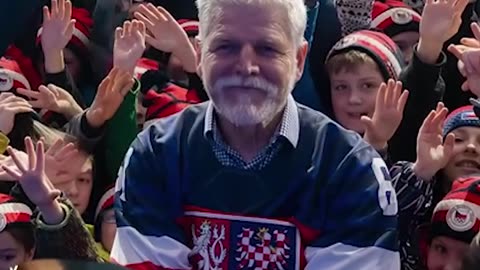 kritizovala focení politiků s dětmi přirovnala to k Hitlerovi ale Petr Pavel jí nevadí.