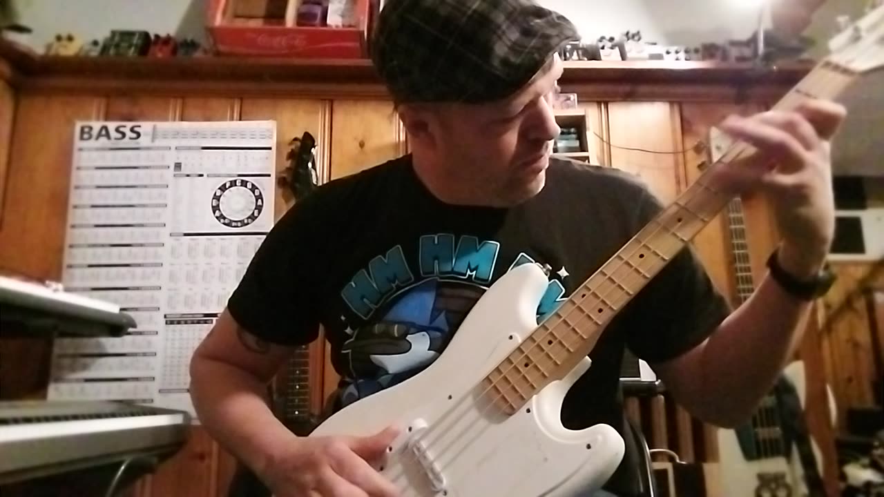 Squire Bronco Bass - fun little modifiable bass